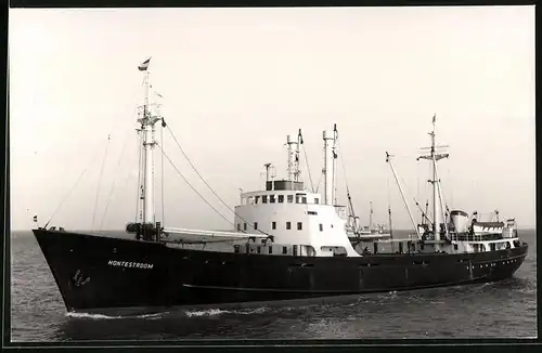 Fotografie Frachtschiff Montestroom in Fahrt