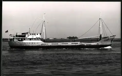 Fotografie Frachtschiff Alpha in Fahrt