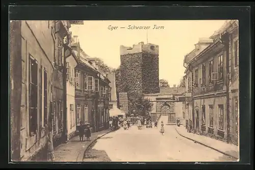 AK Eger, Schwarzer Turm mit spielenden Kindern davor