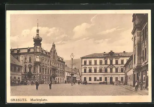 AK Graslitz, Passanten auf Marktplatz