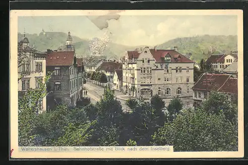 AK Waltershausen i. Thür., Bahnhofstrasse mit Blick nach dem Inselberg