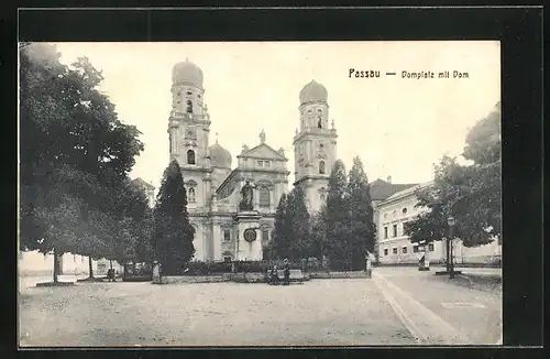 AK Passau, Domplatz mit Dom