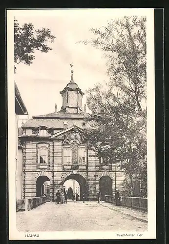 AK Hanau, Passanten vor dem Frankfurter Tor