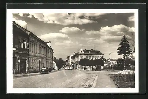 AK Podborany, Strassenpartie mit grossen Gebäuden