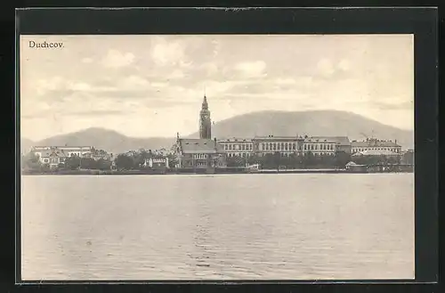 AK Dux / Duchcov, Blick auf Kirche mit Berglandschfat