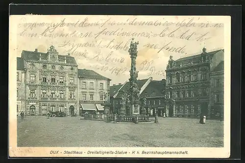AK Dux / Duchcov, Stadthaus, Dreifaltigkeits-Statue, K. k. Bezirkshauptmannschaft