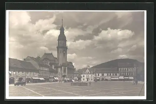 AK Bilin / Bilina, Marktplatz mit Rathaus