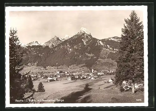 AK Reutte, Ortsansicht gegen Tannheimer Berge