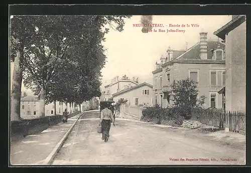 AK Neufchateau, Entrée de la Ville par la Rue Jules Ferry