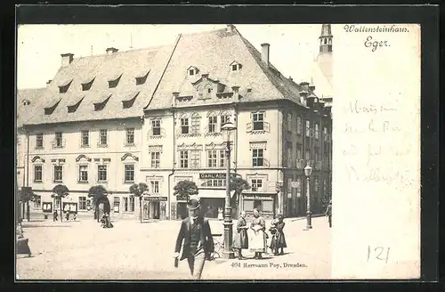 AK Eger, Wallensteinhaus mit Passanten