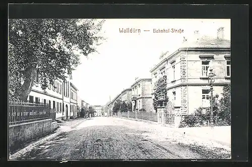 AK Walldürn, Bahnhof-Strasse mit Baum