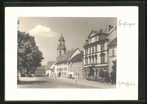 Foto-AK Gerlingen, Strassenpartie mit Geschäft und Kirche