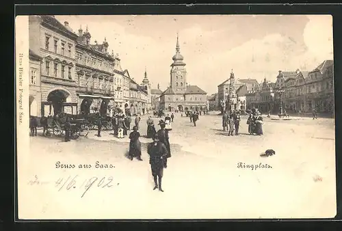 AK Saaz, Ringplatz mit Passanten