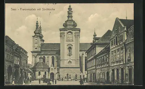 AK Saaz, Gasthof zum Goldenem Lamm auf Franzensplatz mit Stadtkirche