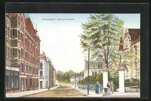 AK Rumburg / Rumburk, Bahnhofstrasse mit Hotel