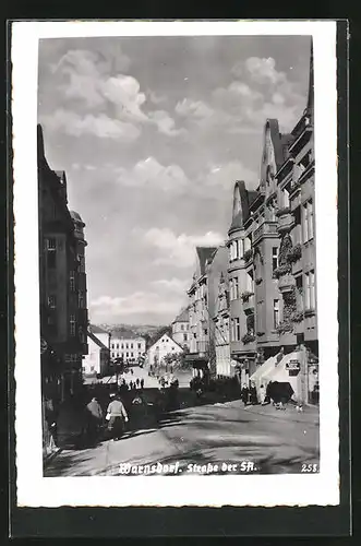 AK Warnsdorf / Varnsdorf, Blick in die Strasse der SA mit Geschäften