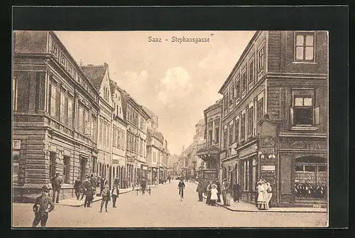 AK Saaz, Strasse Stephansgasse mit Geschäften