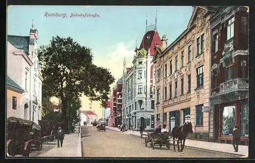 AK Rumburg / Rumburk, Blick in die Bahnhofstrasse mit Hotel Engel