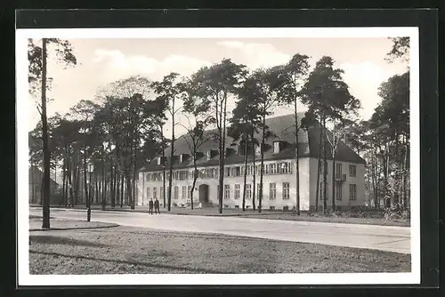 AK Berlin-Wedding, Blick auf das Abteilungs-Stabsgebäude der Kaseren Regiment General Göring