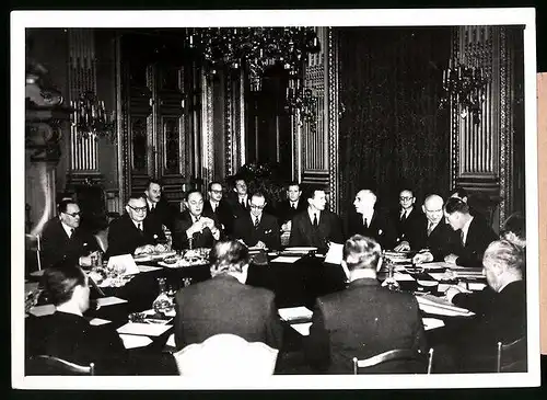 Fotografie Paris, Quai d' Orsay, Atlantik-Pakt 1948 mit Sir Oliver Harvey, Ernest Bevin, Robert Schuman & Henri Spaak