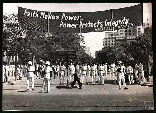 Fotografie Hahn, Ansicht Kairo, Propaganda von Gamal Abdel Nasser, Faith Makes Paower - Power Protects Integrity