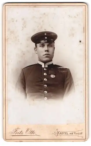 Fotografie Fritz Otto, Kastel am Rhein, Portrait Uffz. in Uniform mit Orden