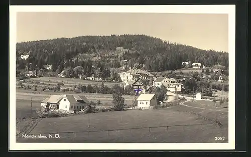 AK Mönichkirchen, Ortsansicht mit Berg