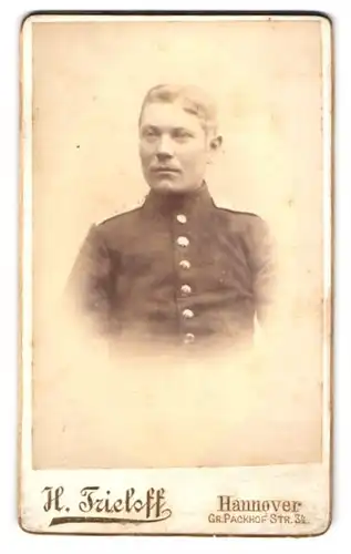 Fotografie H. Trieloff, Hannover, Gr. Packhof Str. 34, Portrait Soldat in Uniform Rgt. 74