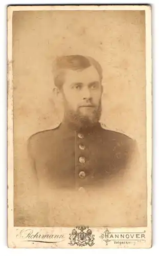 Fotografie E. Rohrmann, Hannover, Volgersweg 1b, Portrait Soldat in Uniform Rgt. 74 mit Vollbart