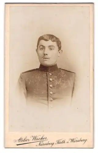 Fotografie Atelier Wacker, Nürnberg, Sternthor, Portrait junger Soldat in Uniform