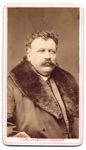 Fotografie Franz Neumayer, München, Neuhauserstr. 29, Ansicht München, Aussenfasade des Ateliers