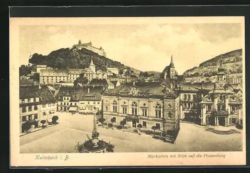 AK Kulmbach i. B., Marktplatz mit Geschäften und Blick auf die Plassenburg
