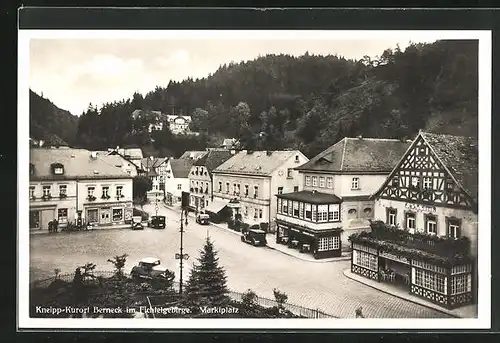 AK Berneck im Fichtelgebirge, Marktplatz mit Konditorei-Café und Geschäften