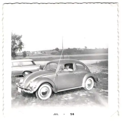 3 Fotografien Auto VW Käfer, Ovali Volkswagen mit Schlafaugen & Weisswandreifen 1957 /58