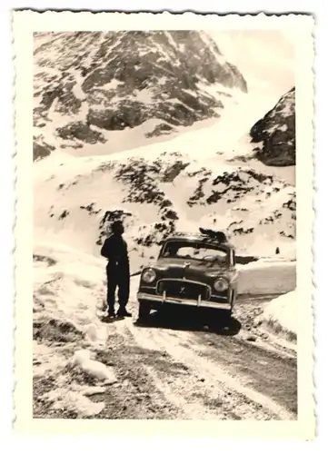 4 Fotografien Grenzübergang Österreich-Italien, Auto auf einer Passstrasse in den Dolomiten