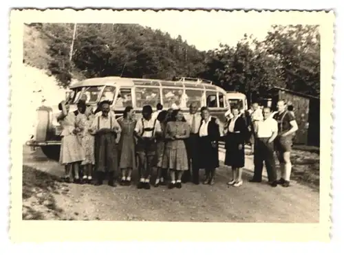 2 Fotografien Bus Mercedes Benz, Omnibus - Reisebus 1950