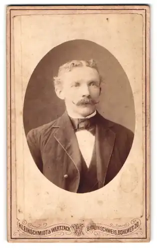 Fotografie Kleinschmidt & Wartzack, Braunschweig, Bohlweg 20, Portrait stattlicher Herr mit Schnurrbart