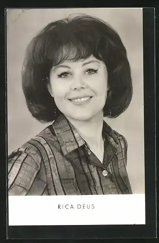 AK Sängerin Rica Déus mit bezauberndem Lächeln
