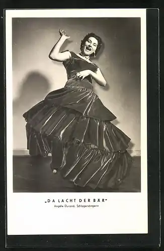 AK Sängerin Angèle Durand im Abendkleid in Da lacht der Bär