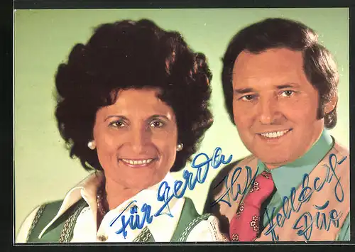 AK Das Hellberg-Duo, Musikerpaar lächelt fröhlich in die Kamera