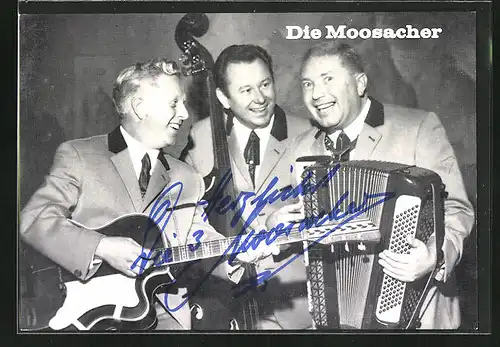 AK Musikgruppe Die Moosacher mit ihren Instrumenten