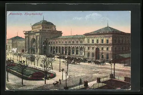 AK Mannheim, Strassenbahn vor dem Bahnhof