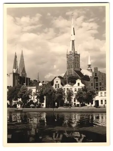 8 Fotografien Wassner, Lübeck, Ansicht Lübeck, Holstentor, Dom, Strassenansicht, Innenstadt u.a.