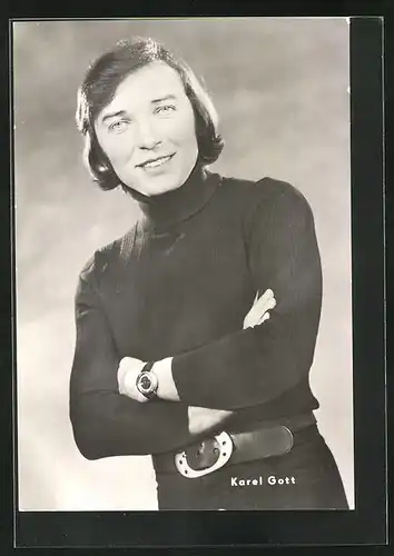 AK Sänger Karel Gott im dunklen Rollkragenpullover