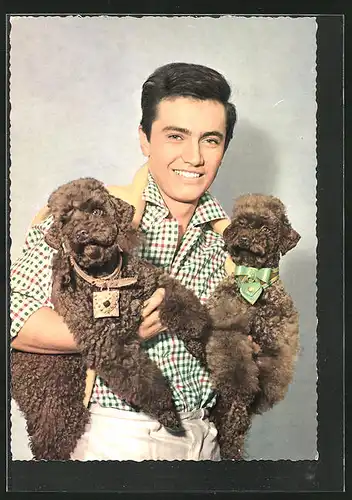 AK Sänger Rex Gildo hält zwei Hunde im Arm