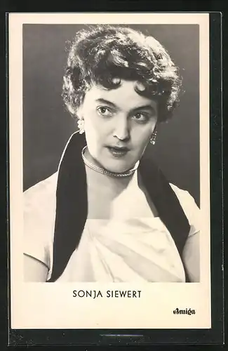 AK Sängerin Sonja Siewert im eleganten Kleid