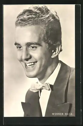 AK Musiker Werner Hass mit strahlendem Lachen