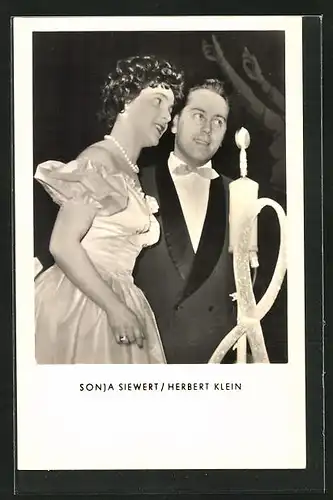 AK Sängerin Sonja Siewert mit ihrem Musikerkollegen Herbert Klein bei einem gemeinsamen Auftritt