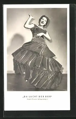 AK Sängerin Angéle Durand im eleganten Abendkleid, Da lacht der Bär