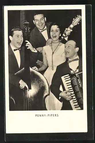 AK Musikgruppe Penny-Pipers mit ihren Instrumenten bei einem Auftritt